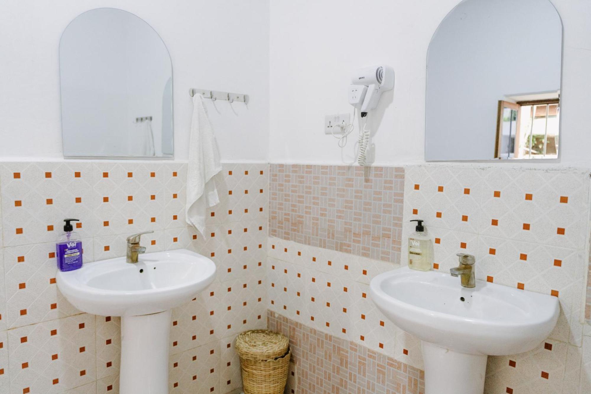 Shoki Shoki Guest House Zanzibar ภายนอก รูปภาพ
